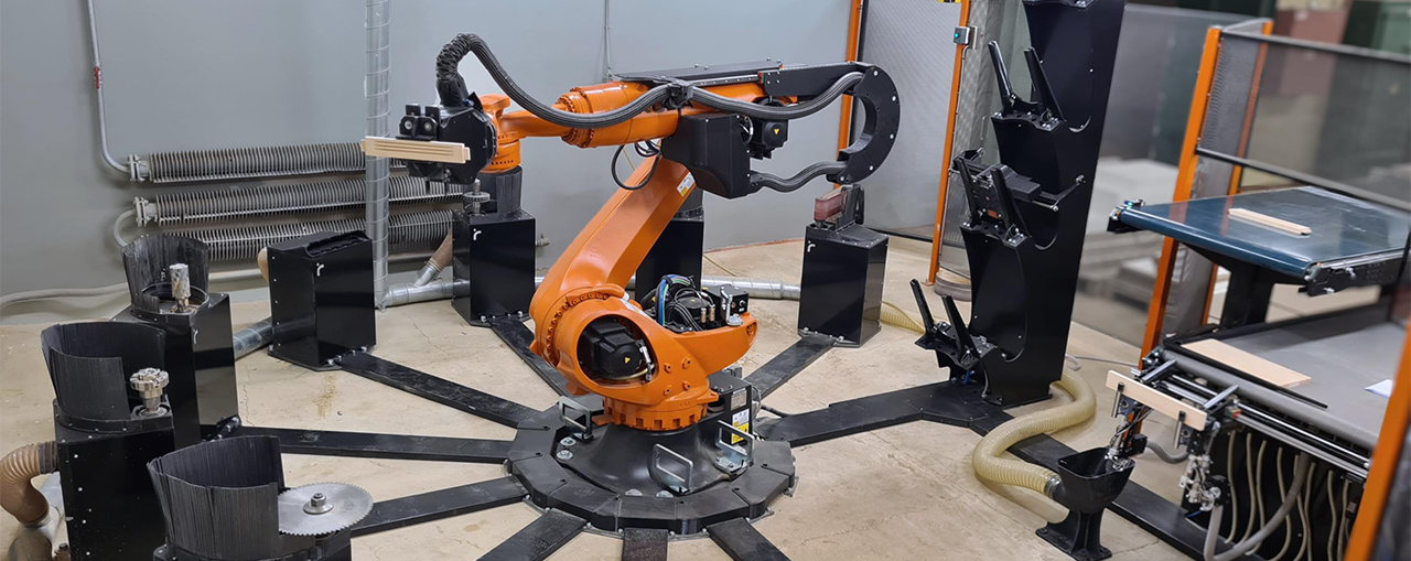 Industrial-robot-carpenter-RoboMill-1.jpg