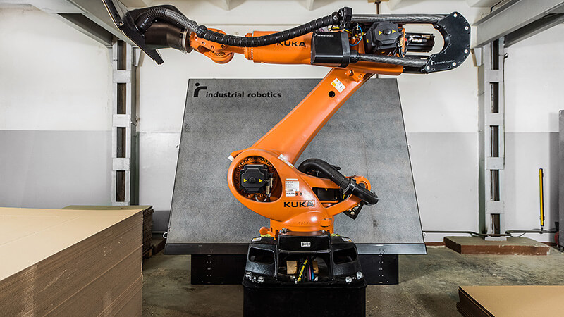 The robot of packaging production